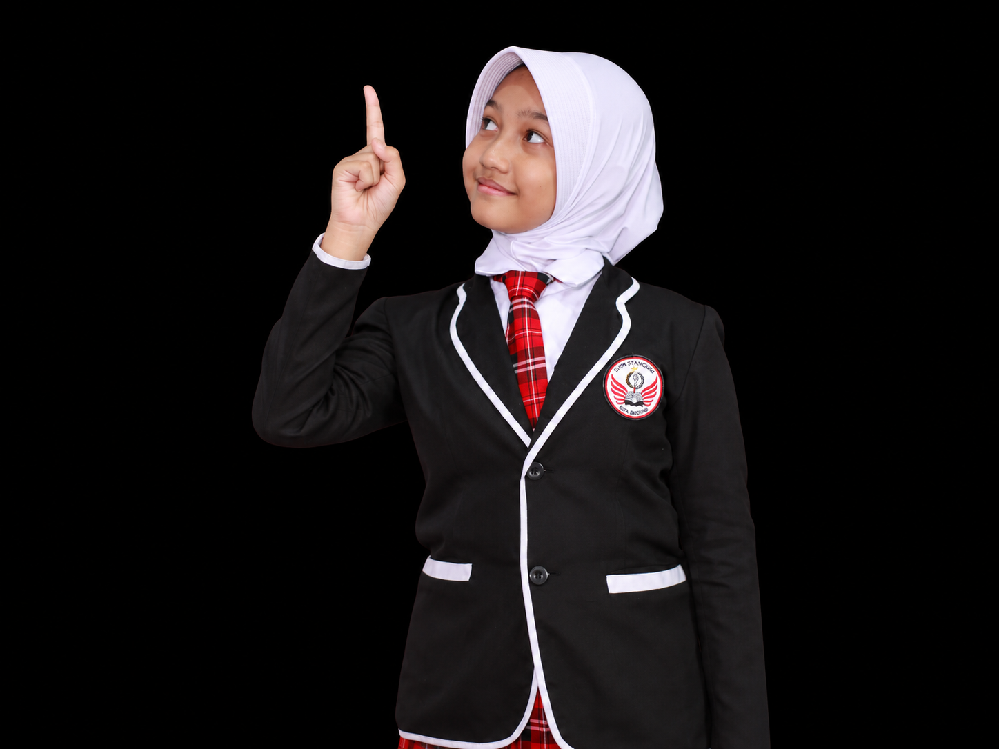 Murid SD Nugraha memakai seragam sekolah
